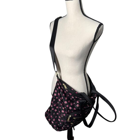 Juicy Couture Black Rose Print Duffel Bag Crossbody Book Bag Tote Bag Carry-On - Picture 6 of 8